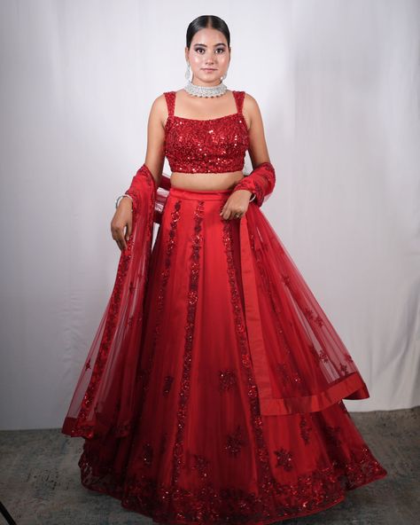 Red bridal hand embroidered lehenga ! Makeup up @keshvimakeovers Picture credit @themayankphotography Model @im_prachi22 Hair @ascreativehairstyle Lehenga Makeup, Square Neckline Blouse, Bridal Crop Top, Kaftan Kurta, Kurta Lehenga, Prince Coat, Bridesmaid Lehenga, Anarkali Lehenga, Reception Lehenga