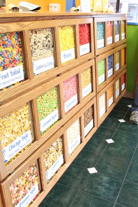 Popcorn Shop Interior Design, Popcorn Shop Design, Popcorn Small Business, Popcorn Store Design, Gourmet Popcorn Packaging Ideas, Creative Popcorn Packaging, Popcorn Store, Small Shop Design, Kettle Popcorn