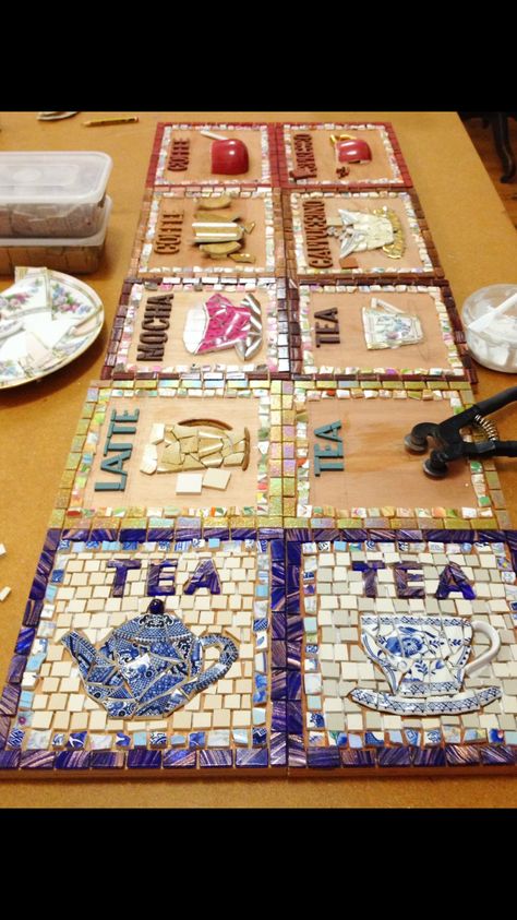 Mosaic Coasters Ideas, Mosaic Coasters Diy, Broken China Crafts, Mosaic Coasters, Mosaic Kitchen, Mosaic Tiles Crafts, Mosaic Art Diy, China Crafts, Mosaic Table Top