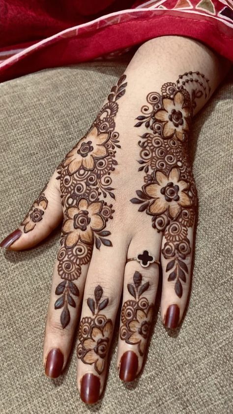 #mendhidesign #mendhiideas #ideasdesign #mendhifashion Finger Henna Designs, Latest Henna Designs, Mehndi Designs For Kids, Very Simple Mehndi Designs, Simple Mehndi Designs Fingers, Henna Tattoo Designs Simple, Beautiful Henna Designs, Mehndi Designs Front Hand, Full Hand Mehndi Designs