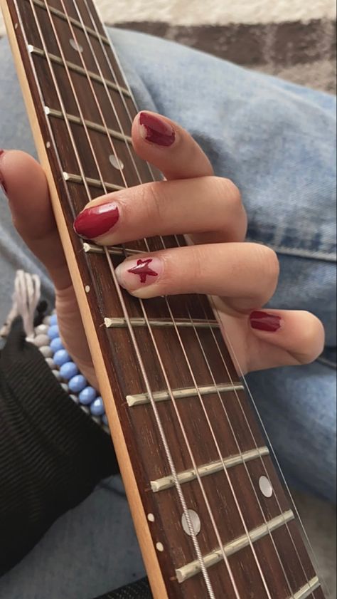 #guitar #nails #naildesign #nailideas Music Inspired Nails, Nails For Guitar Players, Nails For Guitarists, Nails To Play Guitar, Guitar Friendly Nails, Guitarist Nails Ideas, Short Nails For Guitar Players, Short Guitar Nails, Guitar Nails