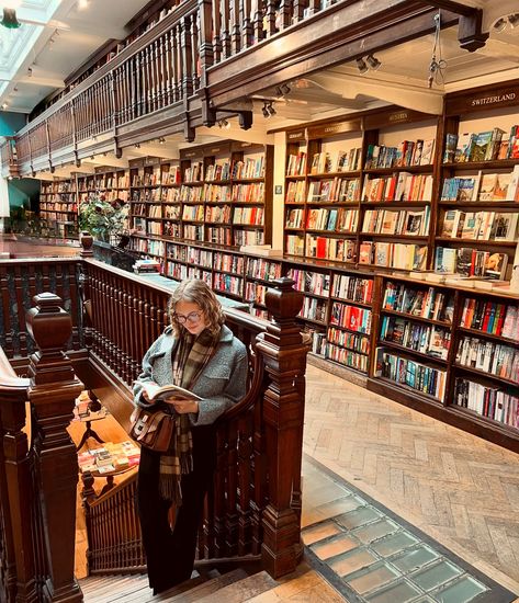 💡QOTD: What is your absolutely favourite bookshop im the whole whide world? 📍Daunt books, Marylebone London This is absolutely one of my favs. But I am not sure that this shop is my ultimate favourite but it scores really high! #dauntbooks #dauntbooksmarylebone #bookshop #bookstagram #reading #london #booktok #londonbookshop #aesthetic #bookaesthetic Daunt Books, Marylebone London, Board Inspiration, Vision Board Inspiration, Book Aesthetic, The Whole, Vision Board, London, Reading