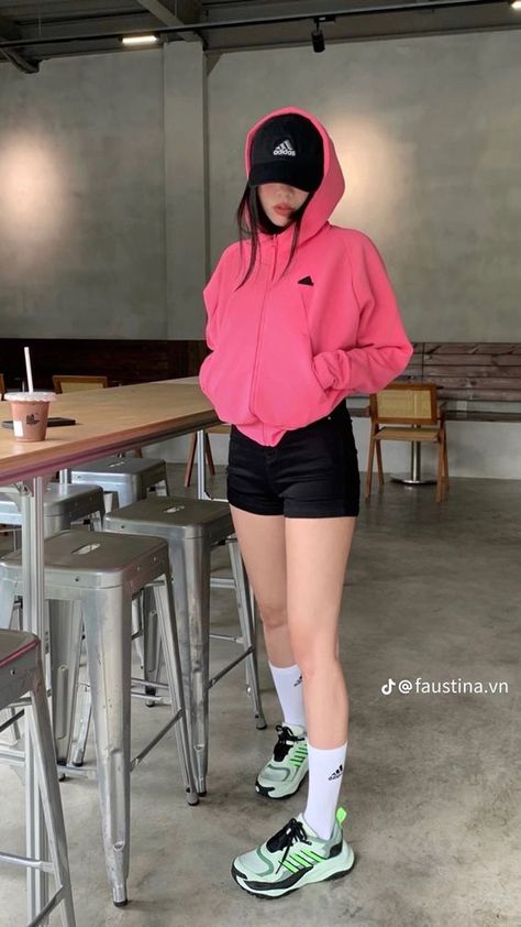 Sport Luxe Outfits, Korean Streetwear Outfit, Korean Workout Outfit, Korean Gym Outfit, Casual Baddie, Night Outfits Winter, Casual Sporty Outfits, Jogging Outfit, Korean Street Style