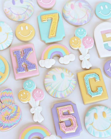 A Modern Cookie on Instagram: "One of the happiest birthday sets I’ve ever made! Thank you @pineappleprintshop for asking me to make cookies for your kiddos special days! This theme was sooooo fun to do!🥳 . Varsity patch designs from @stoneyclover. C cookie design and transfer idea from @thecookievirtuoso. Icing loop technique for patch learned from @paintedladiespastry. . . . . #smileyface #smileyfacecookies #stoneyclover #stoneycloverlane #stoneyclovercookies #varsitypatchcookies #tiedyecooki Patch Party Ideas, Cookies For Work, Girly Sleepover, Dream Sleepover, Birthday Sugar Cookies, Patches Ideas, Patch Party, Taylor Swift Birthday Party Ideas, Balloon Cookies