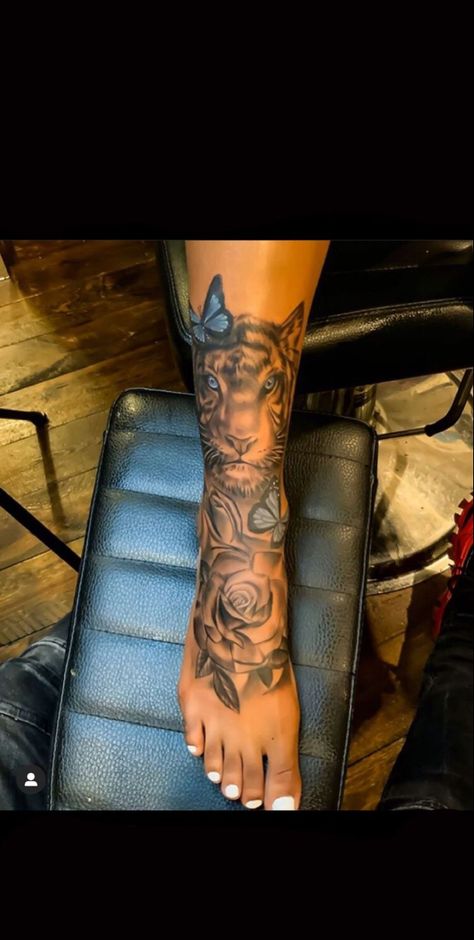 Under Thigh Tattoo, Thigh Tattoo Black Women, Baddie Tattoo Ideas Female Leg, Tattoo Ideas Female Leg Sleeve, Women Foot Tattoos, Tattoos For Women Rose, Cute Foot Tattoos, Cute Thigh Tattoos, Arm Sleeve Tattoos For Women