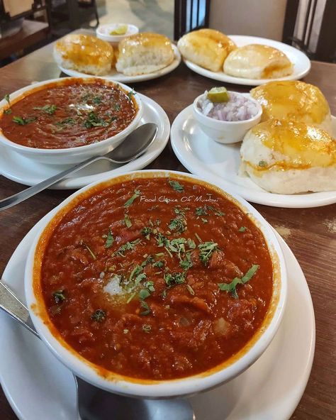 Wassup Mumbai on Instagram: “Most Delicious Pav Bhaji In Andheri 🧀😍😱♥️ 🔥 . 📍 Vaibhav Cafe, Andheri East . Tag your Pav Bhaji Squad!👇 . Follow @Wassup.mumbai . Use…” Mumbai Food, Pav Bhaji, Food Snapchat, Food Lover, Food Blogger, Mumbai, Food Blog, Snapchat, Cafe