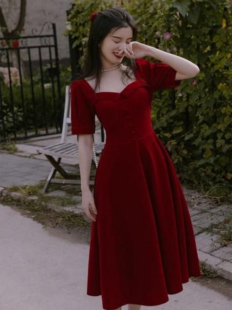 b5a1fc2085986034e448d2ccc5bb9703desc49766436ri Red Rose Dress, Dinner Dresses, French Dress, Elegant Midi Dresses, Look Retro, Red Velvet Dress, Red Dress Women, Cottagecore Dress, Prom Dresses Vintage