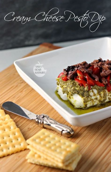 Cream Cheese Pesto Dip | Renee's Kitchen Adventures Super EASY appetizer perfect for the holidays or anytime! Cracker Spreads, Mickey Food, Pesto Appetizers, Hors Devours, Super Easy Appetizers, Cream Cheese Appetizer, Pesto Dip, Football Snacks, Finger Food Appetizers