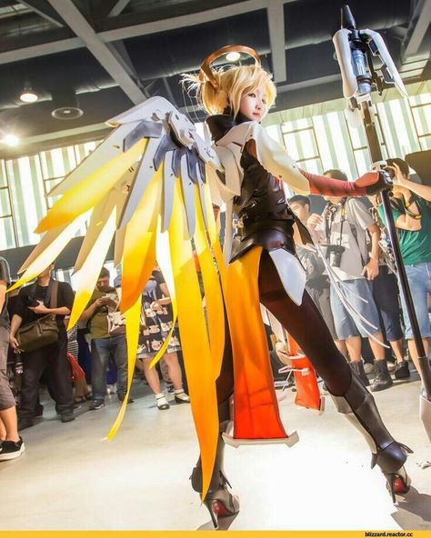 Mercy Cosplay, Overwatch Cosplay, Mercy Overwatch, Video Game Cosplay, Epic Cosplay, Cosplay Tutorial, Blizzard Entertainment, Creative Costumes, Amazing Cosplay