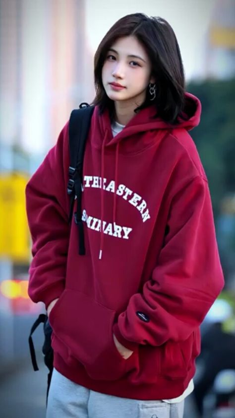 Tomboy Long Hair, Casual Tomboy Outfits, Tomboyish Outfits, Boyish Girl, Boyish Style, Woman In Suit, Sportswear Outfits, Chinese Fashion Street, Tomboy Outfits