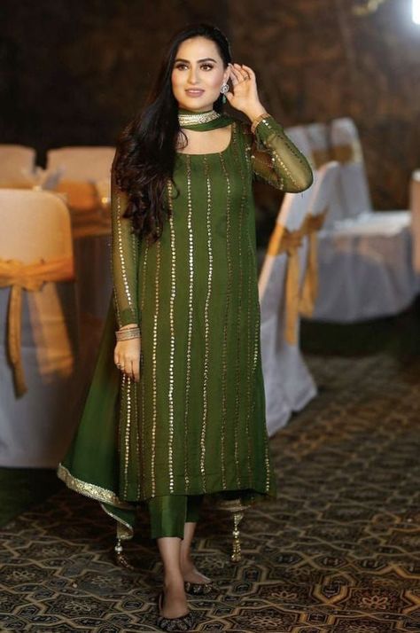 Party Wear Mehndi Dresses, Indian Festival Dresses For Women, Suite Sleeves Design, Mehndi Dress Indian, Mehndi Dress Designs Simple, Wedding Function Dress For Women, Mehndi Green Suit, Dress For Mehndi Function, Mehndi Dress Ideas