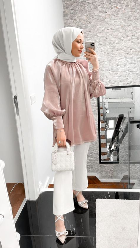 Blouse Soiree Outfit, Casual Work Outfits Women, Fashion Week Outfit, Blouse Casual Fashion, Stylish Fall Outfits, Hijabi Fashion Casual, Winter Fashion Outfits Casual, Modest Dresses Casual, Hijabi Outfits Casual