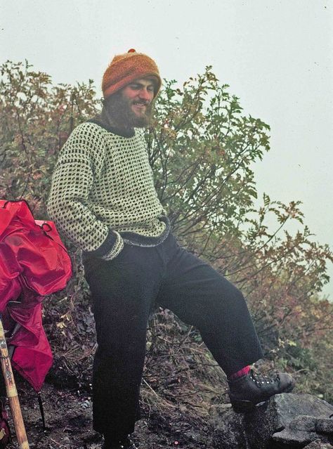 Vintage Outdoor Outfit, Hiker Outfits Men, Vintage Outdoorsy Aesthetic, Vintage Hiking Outfit, 70s Hiking, Hiker Fashion, Climbing Fashion, Yosemite Climbing, Vintage Hiking