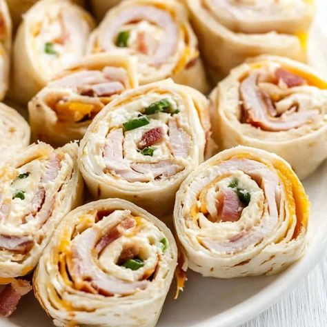 These turkey pinwheels are the perfect party appetizer! Made with bacon and a cream cheese spread, they're savory and delicious. Thanksgiving Pinwheels, Pinwheels Turkey, Pinwheel Appetizers Cream Cheese, Pinwheels With Cream Cheese, Tortilla Pinwheel Appetizers, Ham Pinwheels, Turkey Pinwheels, Cream Cheese Pinwheels, Pinwheel Sandwiches