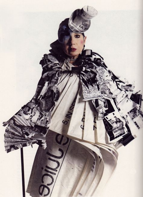 Giovanna Grimoldi - Doppie Pagine - 1999. (From "Perfect Paper", book by Adeline Loh, 2009). The designer took photocopies of fashion journalist Anna Piaggi's book "Doppie Pagine" and made it into a wearable artwork. She used various types of paper. Anna Piaggi, Stephen Jones, Eccentric Style, David Bailey, Magazine Vogue, Diana Vreeland, Anna Dello Russo, Advanced Style, Big Fashion