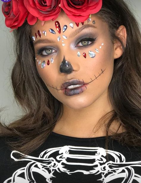 Simple Dia De Los Muertos Makeup Ideas, Day Of The Dead Face Paint Simple, Day Of The Dead Makeup Easy, Easy Dia De Los Muertos Makeup Ideas, Simple Catrina Makeup, Makijaż Sugar Skull, Mexican Halloween Costume, Halloween Fashion Outfits, Halloween Makeup Sugar Skull