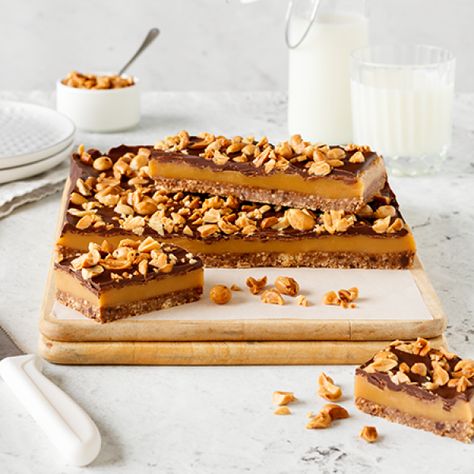 Caramel Slice Recipe, Peanut Butter Slice, Slice Recipes, No Bake Slices, Peanut Butter Caramel, Baked Caramel, Slice Recipe, No Bake Peanut Butter, Butter Caramel