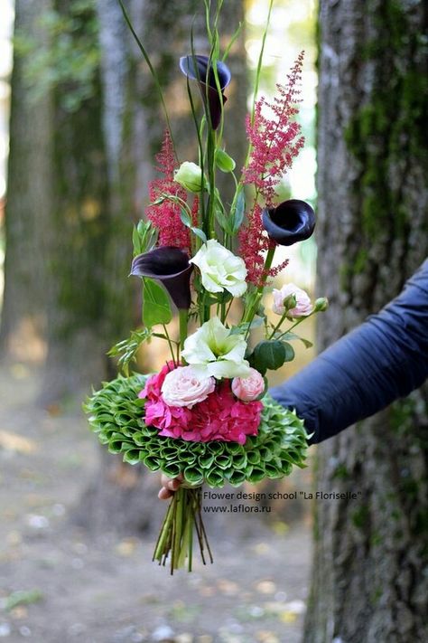 Posy Bouquet, Floral Mechanics, Modern Floral Arrangements, Birthday Flowers Bouquet, Sustainable Flowers, Hand Tied Bouquet, Hand Tie, Tie Collar, Arrangement Ideas