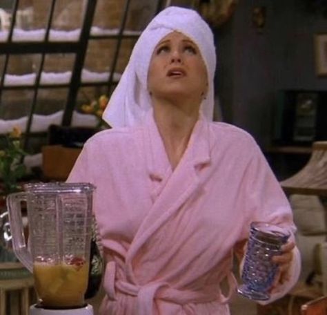 rachel green is a mood Jenifer Aniston, Friends Moments, Friends Wallpaper, Memes Br, Rachel Green, Friends Show, Friends Tv Show, Friends Tv, Friends Funny