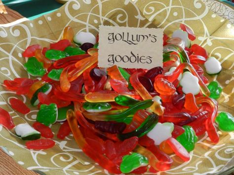 Lotr Snacks, Middle Earth Party, Lotr Birthday Party, Hobbit Party Ideas, Lotr Marathon, Hobbit Birthday Party, Lotr Birthday, Lord Of The Rings Birthday, Hobbit Birthday