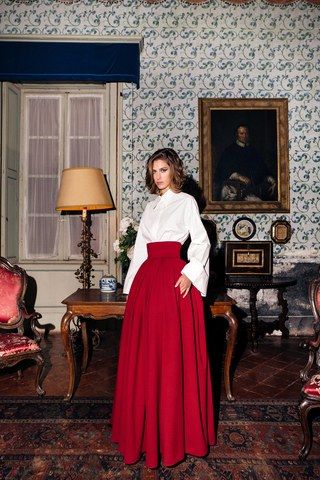 Long Red Skirt Outfit, Red Skirt Outfit, Long Knitwear, Red Long Skirt, Suits Tv Shows, Boss Dress, Pre Fall Fashion, Sara Battaglia, Ball Gown Skirt