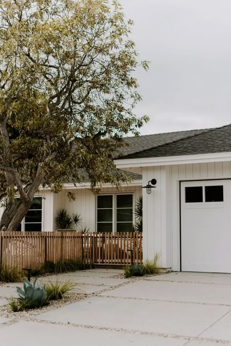 The Casa Project Part 4: The Secret to a Standout Front Yard? It Starts with the Walkway Duplex Landscaping Front Yards, Alfresco Paving, Coastal Landscape Design, Deck Landing, Formed Concrete, Landscape Portfolio, Valley House, Concrete Path, California Backyard