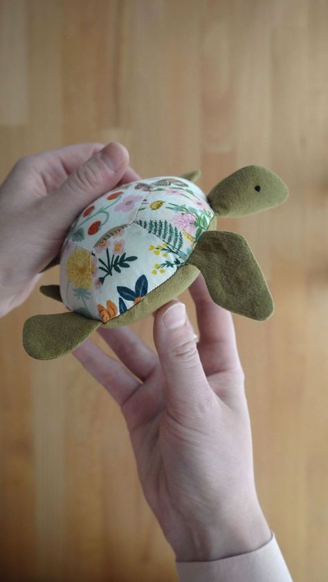 Tortoise Sewing Pattern, Toys Sewing Patterns, Recycled Fabric Art, Felt Puppets, Turtle Pattern, Fabric Toys, Craft Booth, Sewing Toys, Bear Pattern