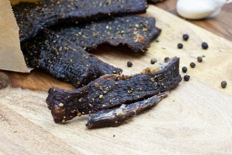 Garlic Black Pepper Beef Jerky | Jerkyholic Peppered Jerky Recipe, Peppered Beef Jerky Recipe, Jerky Marinade Recipes, Beef Jerky Dehydrator, Beef Jerky Marinade, Homemade Beef Jerky Recipe, Venison Marinade, Jerky Marinade, Smoked Beef Jerky