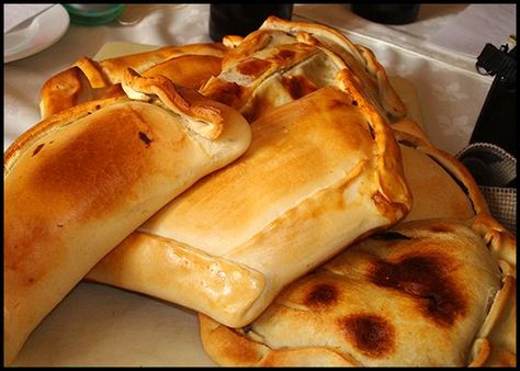 Empanadas de Pino de Horno. a little Chilean flava Chilean Empanadas, South American Recipes, Chilean Recipes, Latin American Recipes, Latin American Food, Beef Empanadas, Empanadas Recipe, Hispanic Food, Fool Proof Recipes