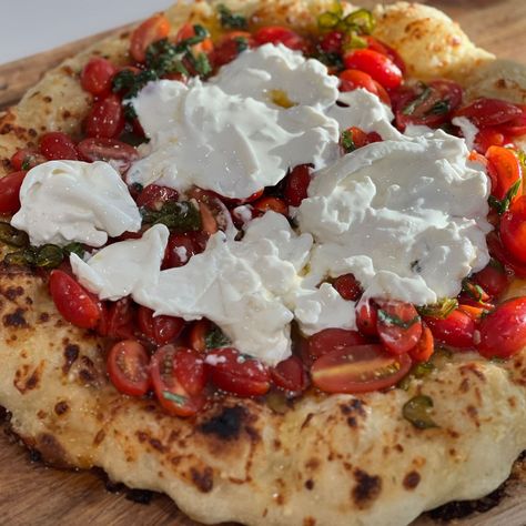 Marinated Tomato + Burrata Pizza Recipe - Whisk Burrata Flatbread Pizza, Pizza With Burrata Cheese, Foods Pizza, Burrata Pizza, Bread Crust, Garlic Pizza, Focaccia Pizza, Marinated Tomatoes, How To Make Dough