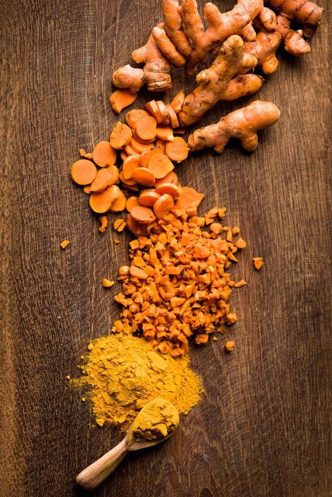 4 HEALING RECIPES WITH TURMERIC -- And why Turmeric is good for you! More recipes and cooking tips at blog.hellofresh.com Turmeric Benefits For Skin, Spices Photography, Turmeric Spice, Turmeric Water, Turmeric Health, Turmeric Recipes, Healing Recipes, Resep Diet, Organic Spice