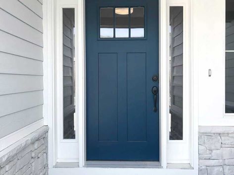 27 Front Door Color Ideas - Home Decor Bliss House Doors Colors, Navy House, Exterior Paint Color Schemes, Exterior Door Colors, Blue Doors, Blue Front Door, Front Door Paint Colors, Door Colors, Grey House