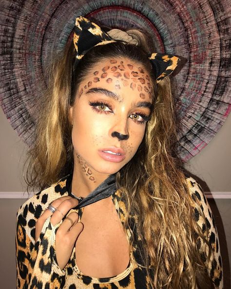 Sommer Ray (@sommerray) on Instagram: “I know you guys are probably sick of halloween posts but I'm an actual cheetah ya know so” Cheetah Halloween Costume, Cheetah Makeup, Cheetah Costume, Leopard Halloween, Leopard Costume, Tiger Costume, Halloween Post, Costumes For Teens, Halloween Costumes Makeup