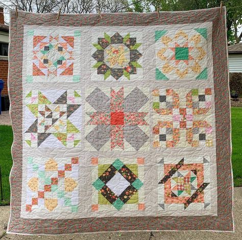 Follow along to learn how to make this unique 20-Inch Block Quilt Pattern! 20 Inch Quilt Blocks, Block Quilting Patterns, Bed Quilt Patterns, Chevron Quilt Pattern, Beginner Quilting Projects, Granny Square Quilt, Quilting Tutorial, Big Block Quilts, Christmas Quilt Patterns