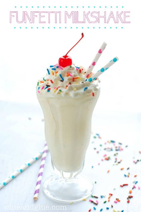 Funfetti Milkshake Funfetti Recipes, Vanilla Milkshake Recipe, Protein Milkshake, Homemade Ice Cream Cake, Healthy Dessert Options, Trim Healthy Recipes, Crazy For Crust, Funfetti Cake Mix, Yogurt Ice Cream