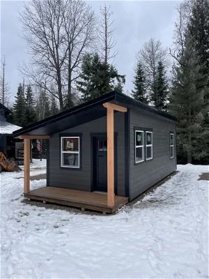 Tiny Houses For Sale & Rent: List Yours Free Converted Bus, Tiny Houses For Rent, Tiny House Trailer, Shepherds Hut, Tiny Houses For Sale, Small Homes, Houses For Sale, Mini House, Tiny Homes