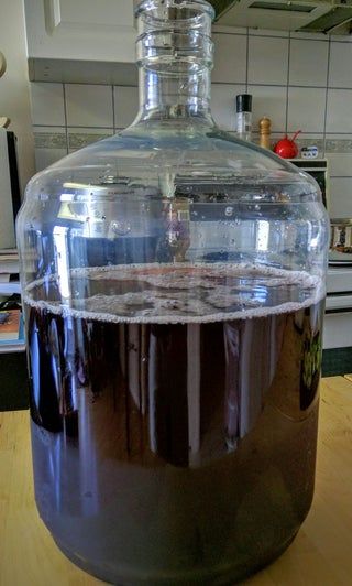 Grape Wine Recipe, Wine Making Recipes, Homemade Wine Recipes, Elderberry Wine, Yeast Packet, Apple Wine, Frozen Juice, Liquor Recipes, Mash Recipe