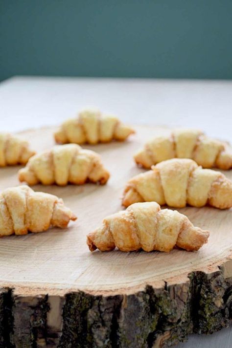 Butterhorn Cookies, Clay Candles, Sour Cream Cookies, Homemade Chocolate Chips, Homemade Chocolate Chip Cookies, Country Recipes, Cinnamon Apple, Chocolate Filling, Cream Cheese Filling