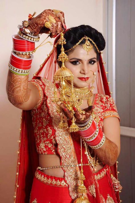 Nice Indian Wedding Poses For Bride, Dulhan Single Pose, New Dulhan Pose, Wedding Dulhan Pose, Wedding Dulhan, Wedding Photography India, शादी की तस्वीरें, Single Poses, Indian Bride Photography