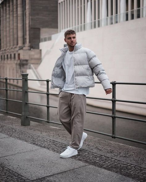 Winter Oversized Outfits, White Puffer Jacket Outfit, Oversized Outfit Men, Boy Crop Top, Puffer Jacket Outfit Men, Oversize Outfit, White Puffer Jacket, Outfits Men Streetwear, Puffer Jacket Outfit