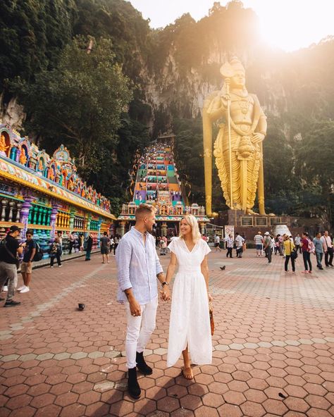 Zach + Tara || The League Co. on Instagram: “Postcards from Malaysia 🇲🇾 . We spent the morning today at Kuala Lumpur’s famous Batu Caves taking photos, playing with monkeys and…” Batu Caves Outfit, Batu Caves Photography, Malaysia Photo Ideas, Batu Caves Malaysia, Malaysia Photography, Bali Travel Photography, Kuala Lampur, Singapore Trip, Kuala Lumpur Travel