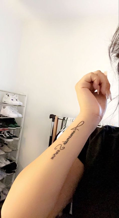 ˚୨୧⋆ @bella2angel Different Name Tattoo Ideas, Side Cursive Tattoo, Side Arm Cursive Tattoo, Side Of Your Hand Tattoo, Name Tattoos Cursive, Where To Get Name Tattoos, Tattoo His Name, Tattoos Of Moms Name, Places To Get A Name Tattoo