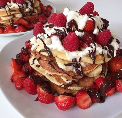 Strawberry Pancakes, Yummy Comfort Food, Think Food, Sweet Snacks Recipes, Food Goals, Food Dessert, Food Obsession, Cafe Food, Yummy Food Dessert