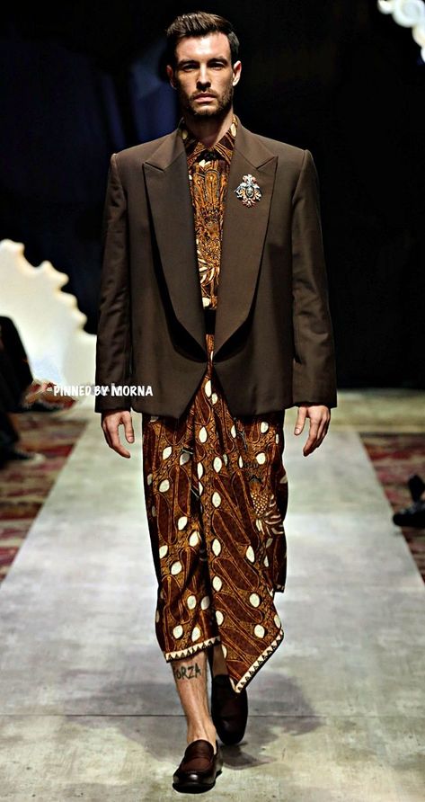 Ancient Outfits Men, Batik Fashion Men, Nusantara Outfit, Indonesian Clothing, Outfit Cowok, Indonesian Fashion, Modern Batik, Wedding Outfit Men, Fashion Design Collection