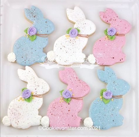 Bunny Sugar Cookies Royal Icing, Easter Bunny Sugar Cookies Decorated, Easter Cut Out Cookies, Easter Bunny Cookies Royal Icing, Easter Iced Cookies, Easter Bunny Decorated Cookies, Simple Easter Cookies, Easter Decorated Cookies Ideas, Bunny Royal Icing Cookies