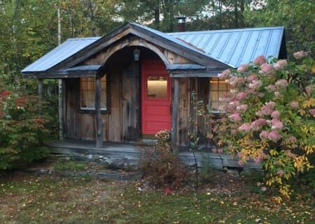 She Sheds for Sale | She Shed Kits Diy Tiny House Plans, Jamaica Cottage, Granny Pods, Backyard Cottage, Diy Tiny House, Rustic Exterior, Cabin Kits, Wood Shed, Tiny Cabin