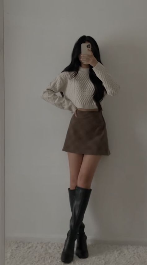 Brown Skirt With Boots, Brown Skirt With Black Tights, Grey Skirt Fall Outfit, Brown Miniskirt Outfits, Cream Sweater Skirt Outfit, White Shirt Brown Skirt, What To Wear With A Brown Skirt, Mini Brown Skirt Outfit, Sweater And Skirt Outfit Aesthetic