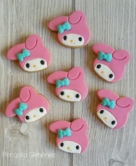 Galletas Decoradas. My Melody. Periquita Giménez My Melody Cake Pops, My Melody Dessert, My Melody Theme Birthday Party Ideas, My Melody Cookies, My Melody Party Ideas, My Melody Food, My Melody Birthday Theme, Pastel My Melody, My Melody Cake