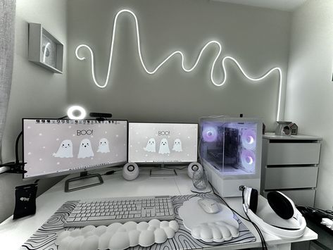 Gamer Girl Pc Setup, Ps5 Set Up, Minimal Pc Setup, Gif Wallpapers Pc, Minimalist Pc Setup, White Gaming Room, White Pc Setup, Japan Room Decor, White Gaming Setup