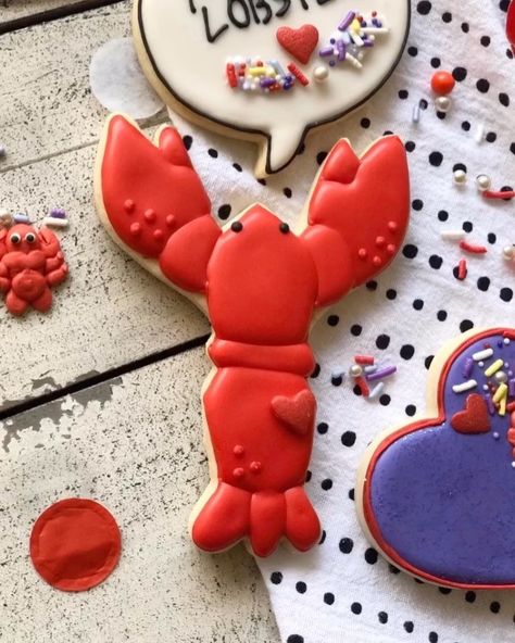 Yesenis Garcia on Instagram: “I had so much fun creating these #Friends inspired lobster Valentine’s cookies, and still can’t believe the amazing response to these…” Lobster Cookies Decorated, Lobster Cookies, Hes Her Lobster, Fish Cookies, S Cookies, Cookie Decorations, Food Cookies, Ginger Spice, Red Lobster